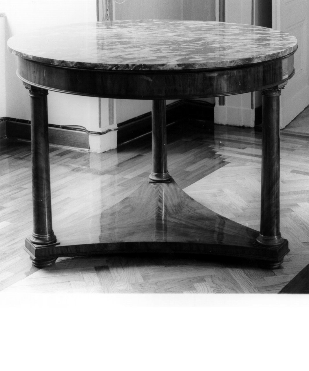 TAVOLO DA CENTRO - manifattura napoletana (Metà sec. XIX)