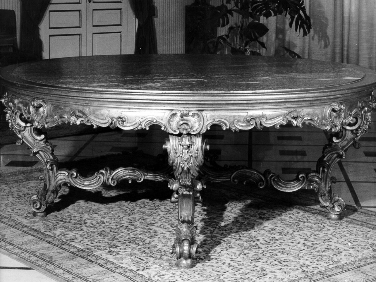 TAVOLO DA CENTRO - manifattura napoletana (Metà sec. XIX)