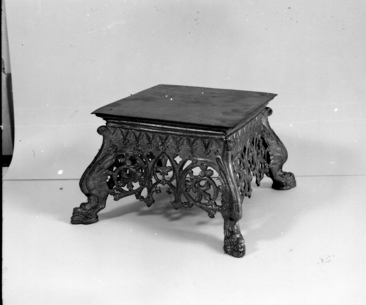 base - bottega napoletana (seconda metà sec. XVIII)