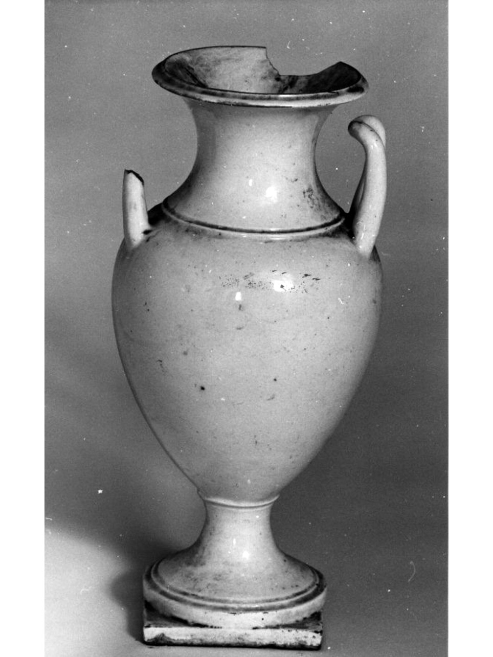 vaso - bottega napoletana (prima metà sec. XIX)