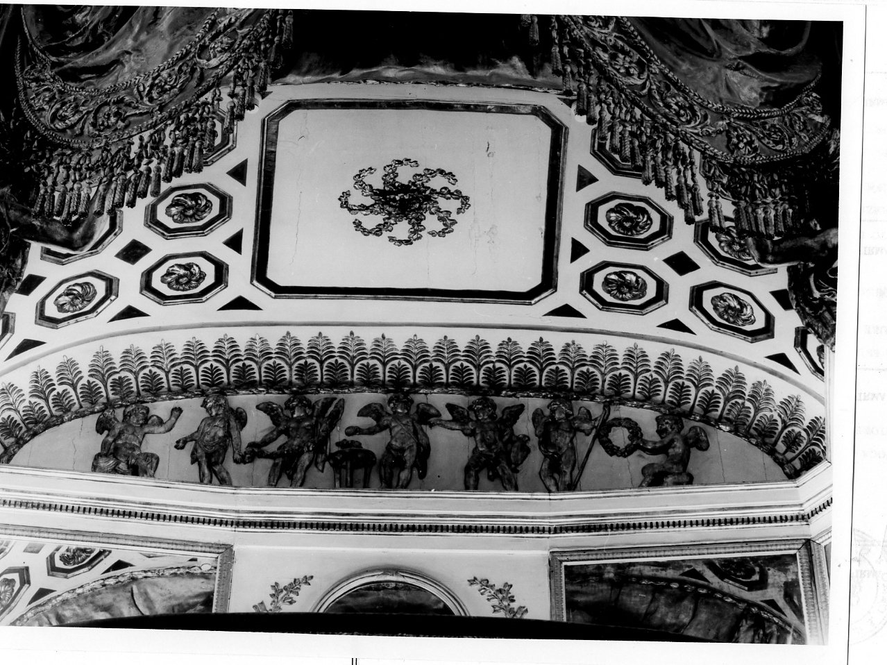 MOTIVI DECORATIVI GEOMETRICI E LACUNARI (DECORAZIONE PLASTICA) - BOTTEGA NAPOLETANA (Metà sec. XIX)