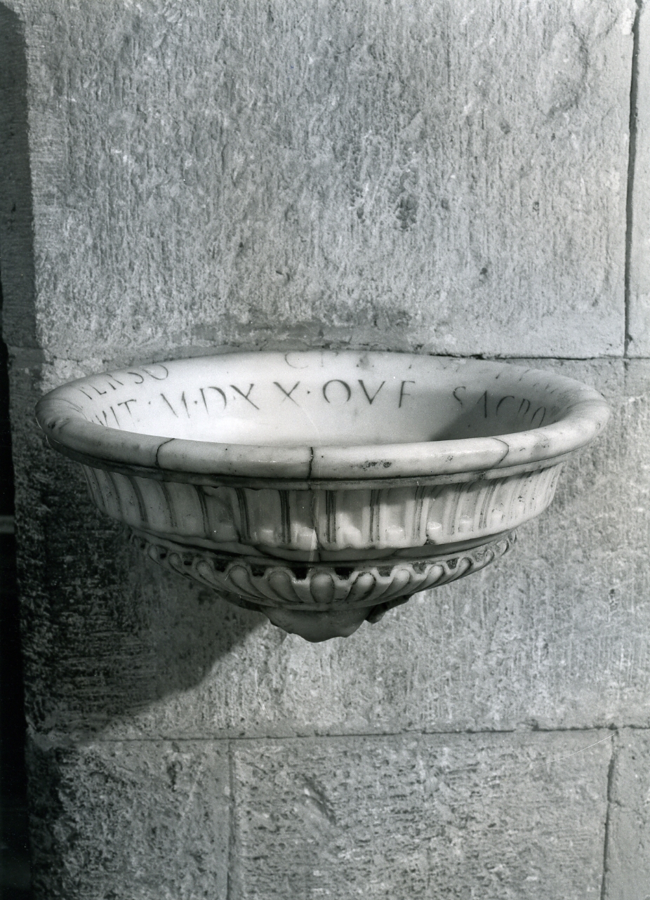 acquasantiera da parete - bottega napoletana (sec. XVI)