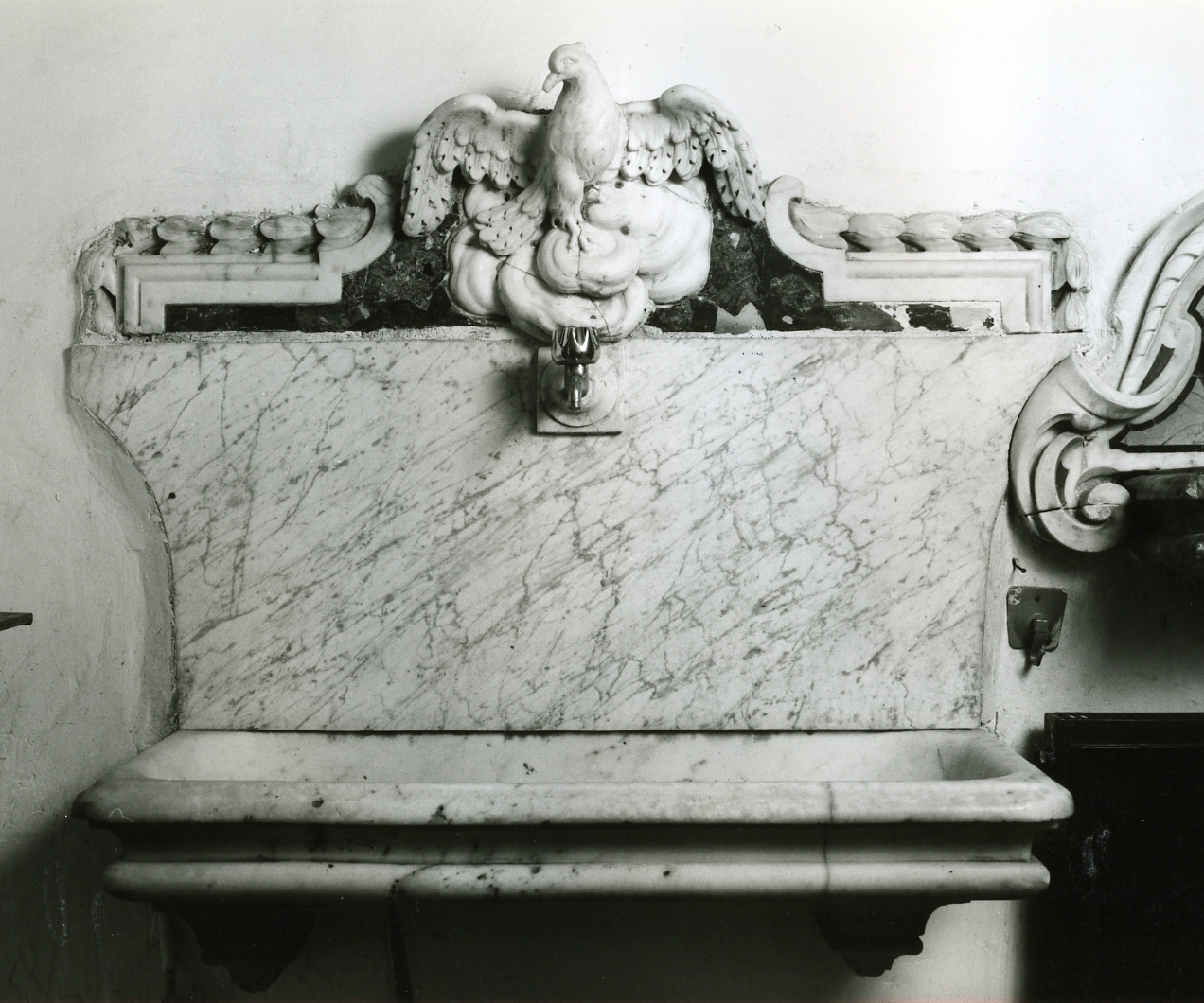 colomba dello Spirito Santo (lavabo da sacrestia) - bottega napoletana (metà sec. XIX)