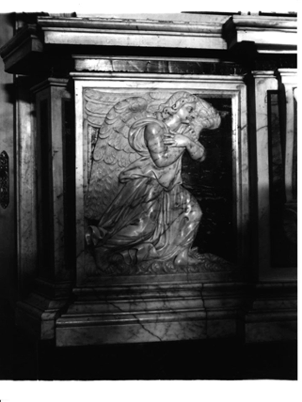 angelo orante (rilievo, elemento d'insieme) - bottega napoletana (sec. XVI)