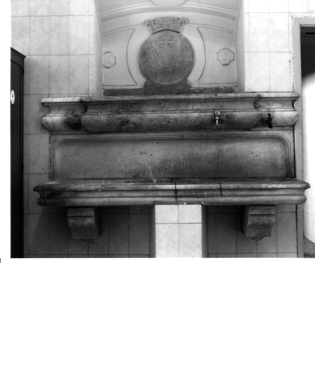 lavabo da sacrestia - bottega napoletana (seconda metà sec. XVIII)