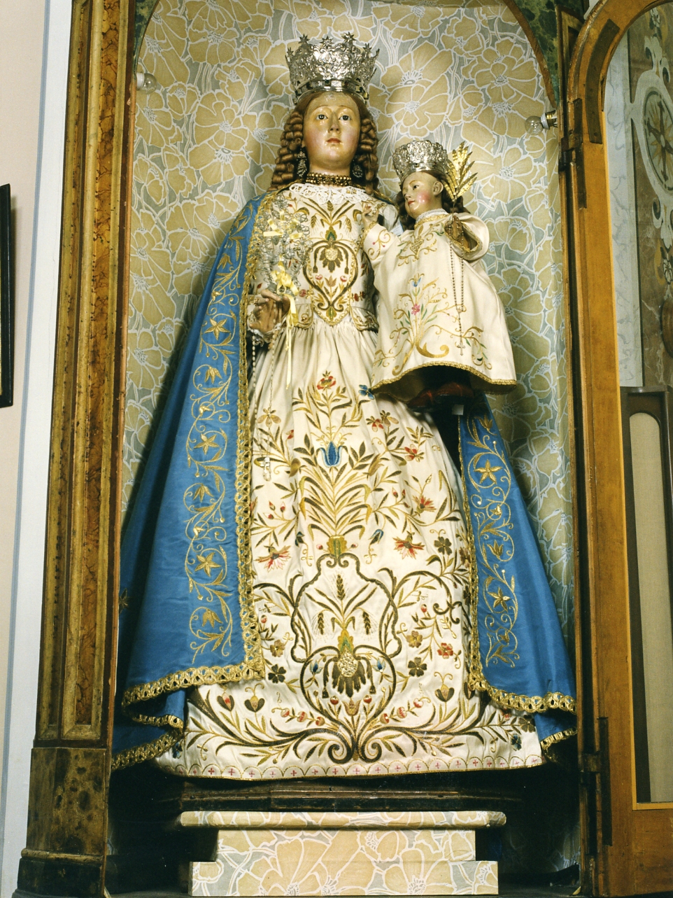 Madonna con Bambino nel roseto (statua) - bottega napoletana (fine sec. XIX)