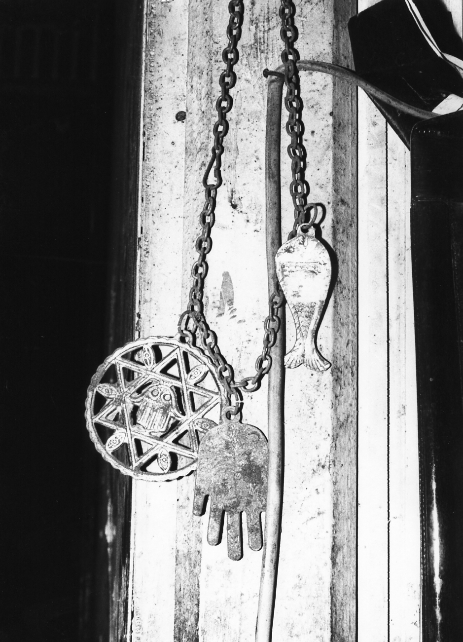 amuleto - bottega campana (sec. XX)