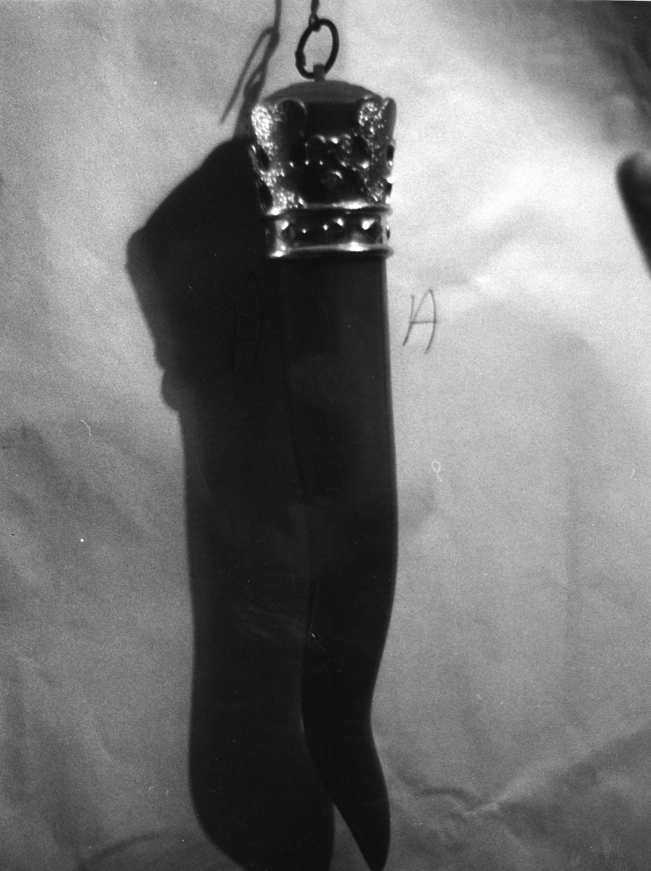 amuleto - bottega campana (sec. XX)