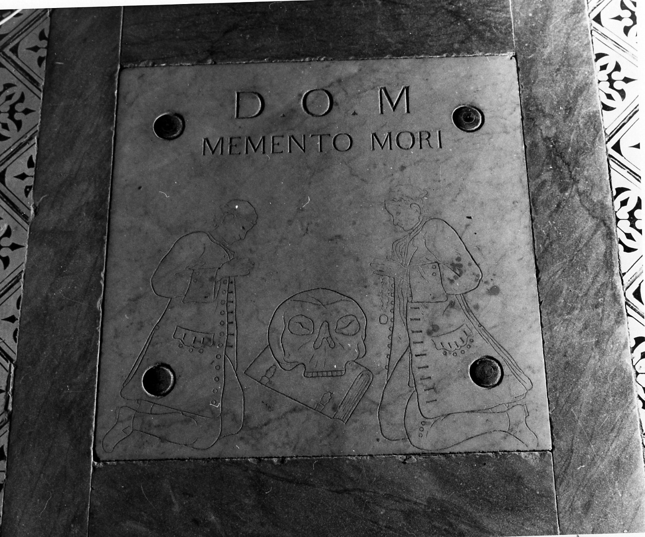 lastra tombale - bottega napoletana (seconda metà sec. XVIII)