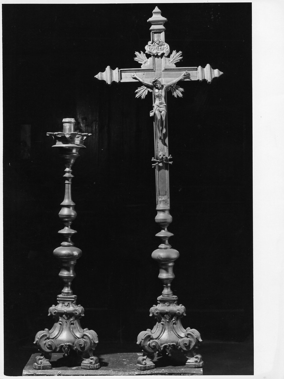 candelabro, serie - bottega napoletana (prima metà sec. XVIII)