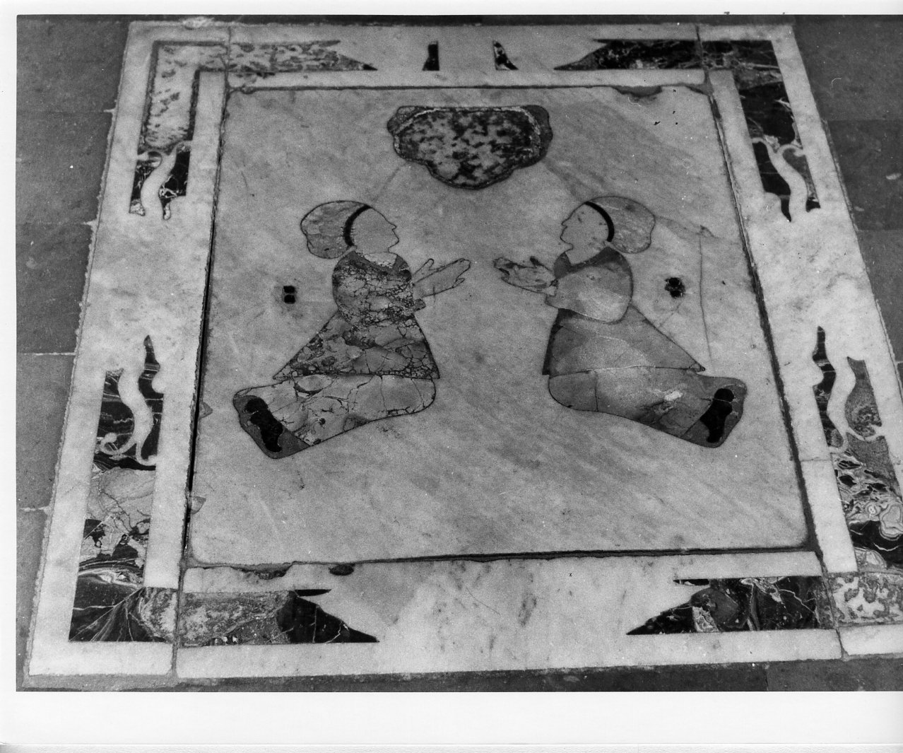 lastra tombale - bottega napoletana (seconda metà sec. XVII)