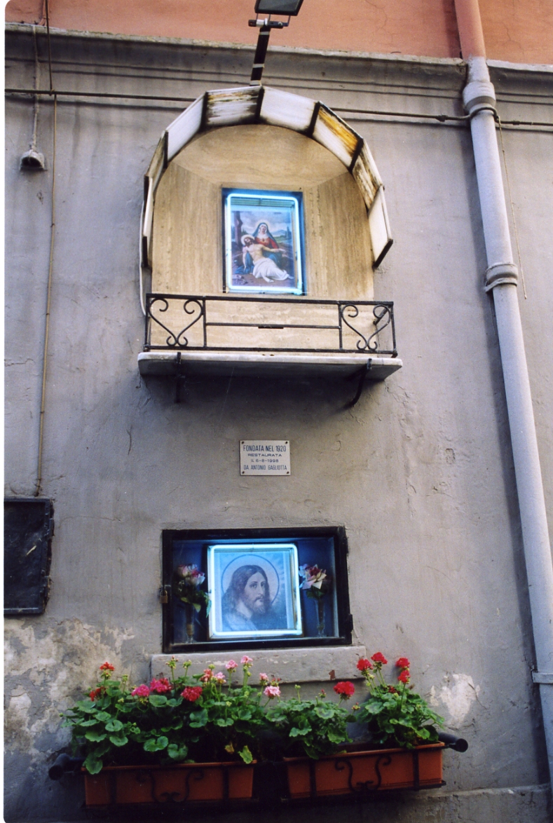 Pietà (edicola) - bottega campana (sec. XX)