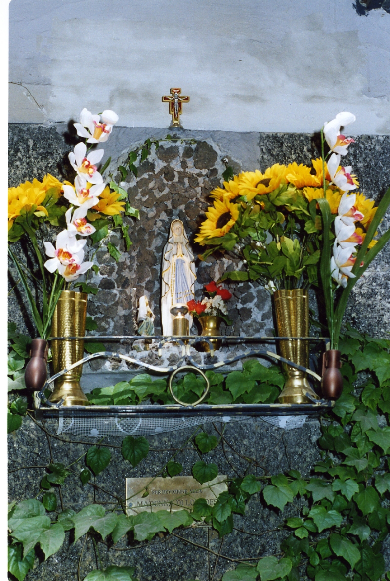 Madonna di Lourdes (edicola) - bottega campana (sec. XXI)