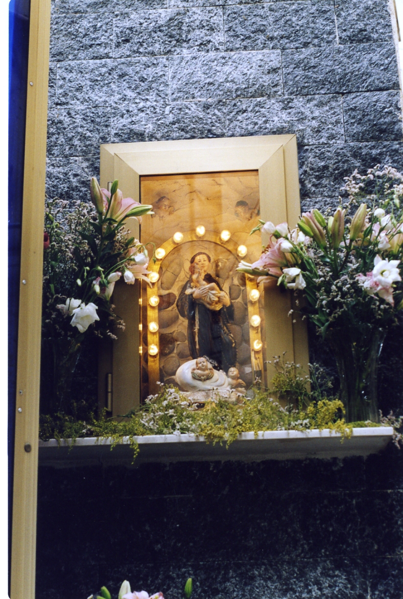 Sant'Antonio da Padova con il bambino (edicola) - bottega campana (sec. XX)