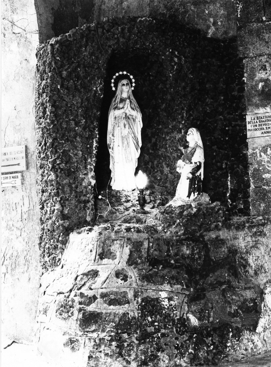 Madonna di Lourdes (edicola) - bottega campana (sec. XX)