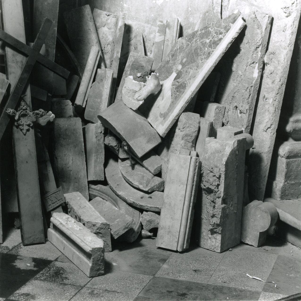 decorazione plastica, frammento - bottega napoletana (fine sec. XVIII)