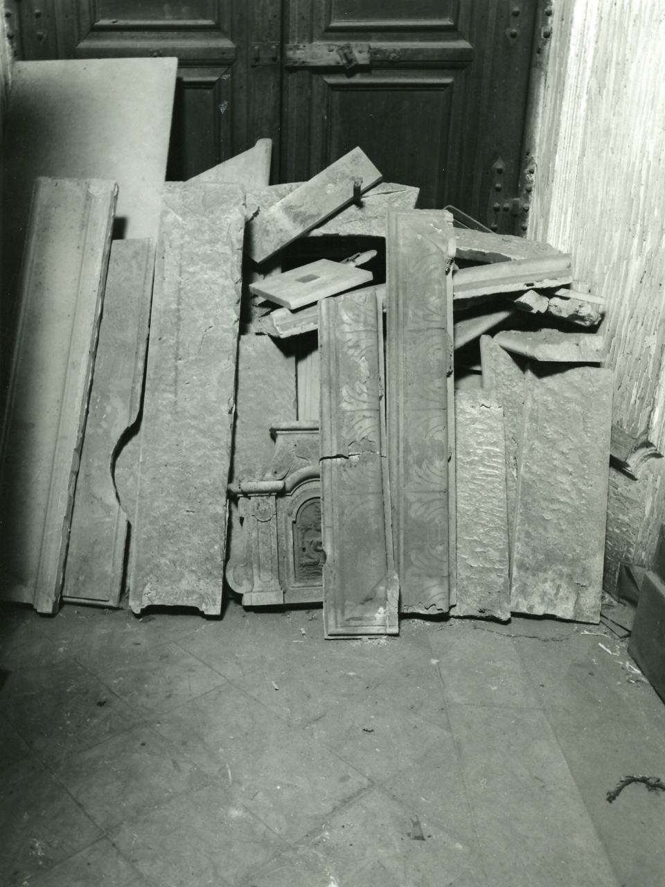 decorazione plastica, frammento - bottega napoletana (fine sec. XVIII)