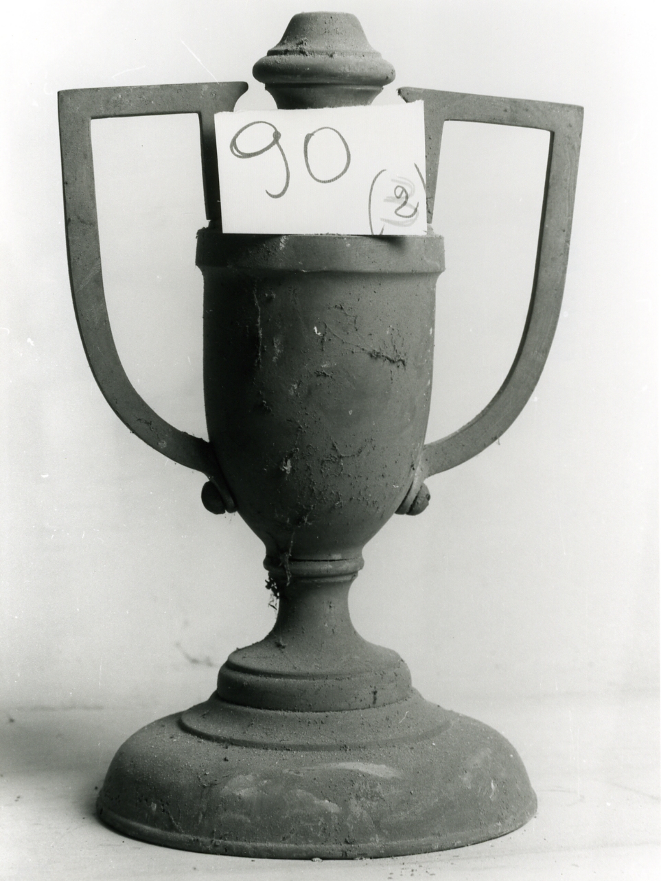 vaso d'altare con composizione floreale, serie - bottega napoletana (inizio sec. XX)