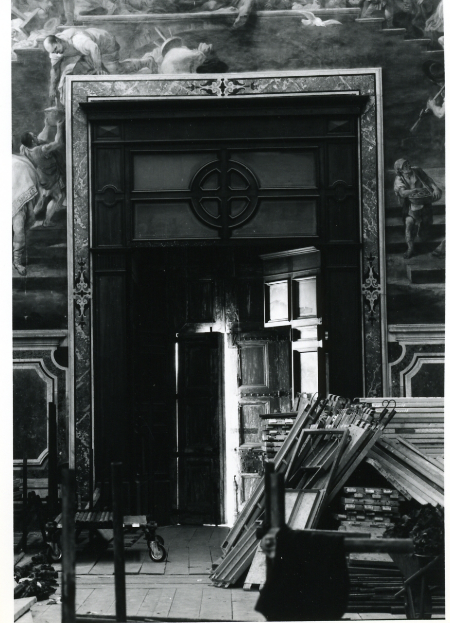 motivi decorativi a volute (portale maggiore) di Di Bartolomeo Dionisio, Lazzari Jacopo (prima metà sec. XVII)