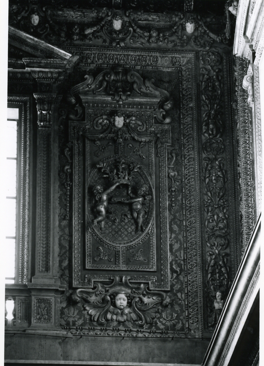 angeli con simboli mariani (rilievo, elemento d'insieme) di Di Bartolomeo Dionisio, Lazzari Jacopo (prima metà sec. XVII)