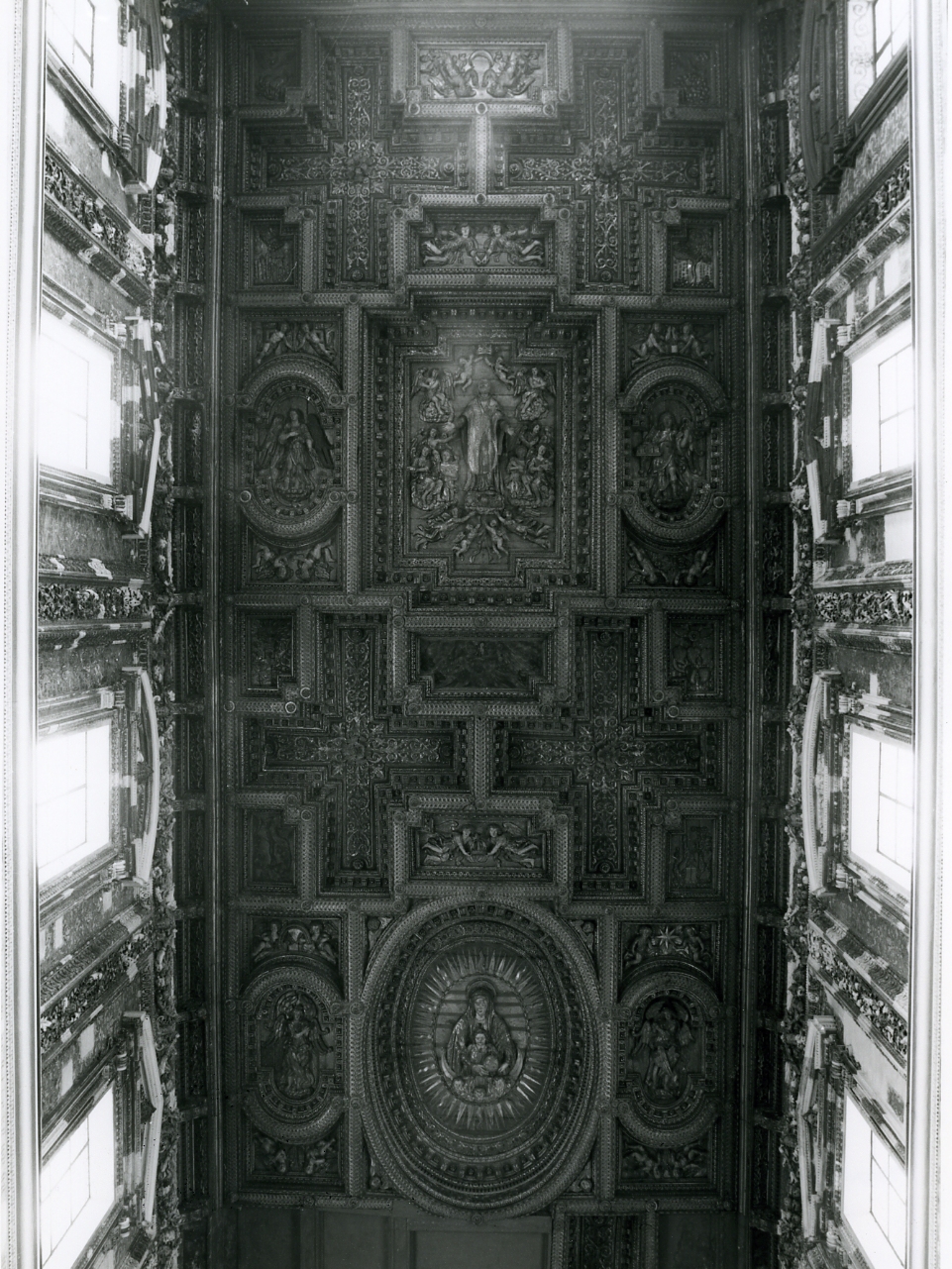 angeli con simboli (rilievo, serie) di Montella Nicola, Ferrara Marco Antonio, De Simone Gian Giacomo (sec. XVII)