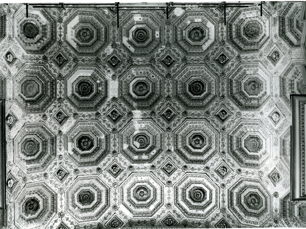 decorazione a rosone (decorazione plastica, serie) di Di Bartolomeo Dionisio, Lazzari Jacopo (prima metà sec. XVII)