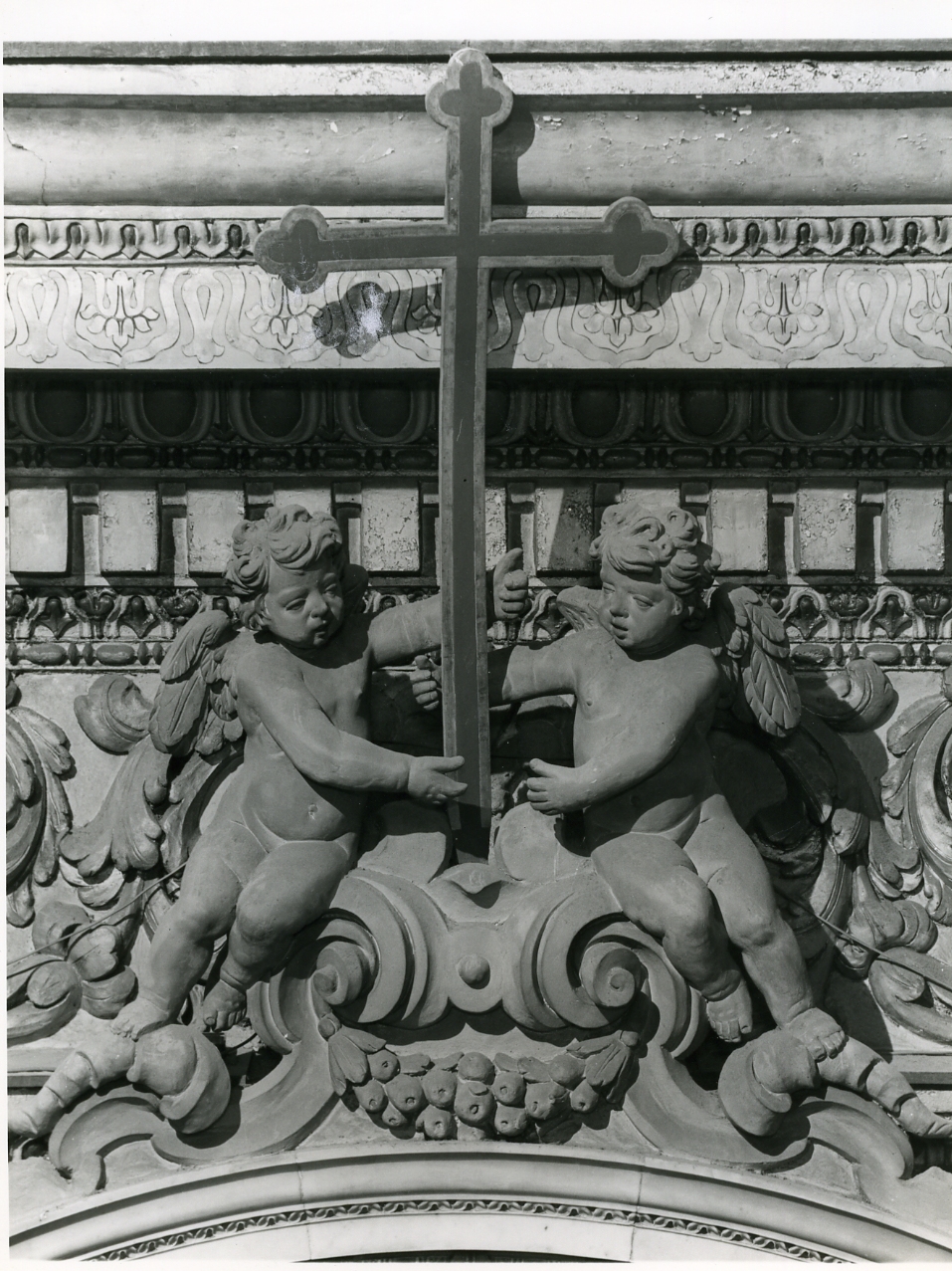 angeli reggenti la croce (gruppo scultoreo) - bottega napoletana (seconda metà sec. XVII)