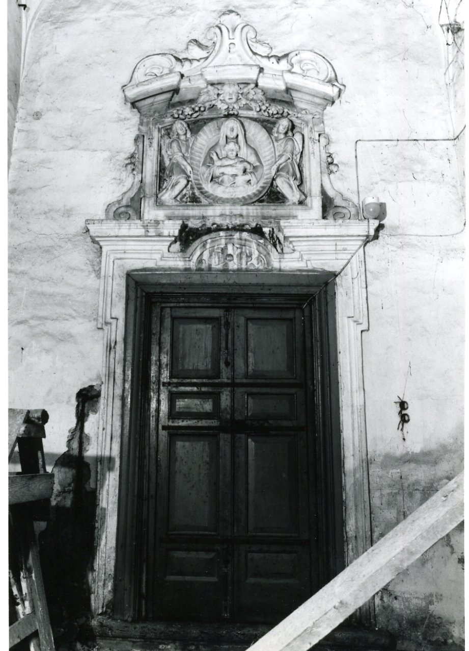 Madonna della Vallicella, Madonna con Bambino (rilievo, elemento d'insieme) di Lazzari Jacopo (sec. XVII)