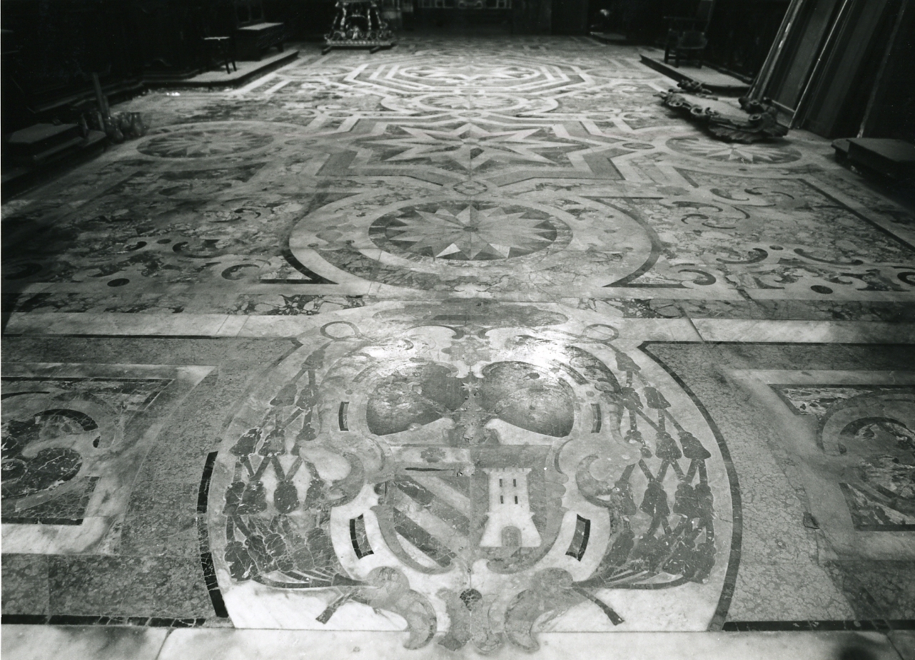 motivi decorativi a volute (pavimento) di Guglielmelli Arcangelo, Di Natale Giuseppe (sec. XVIII)