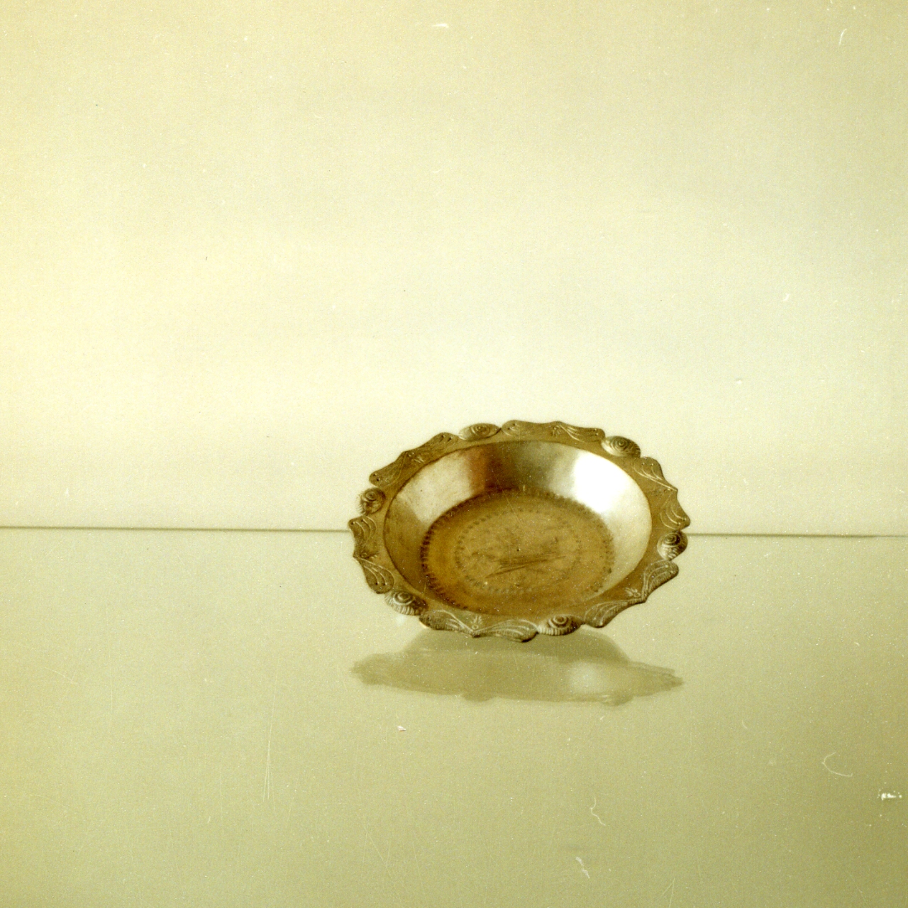 piattino - bottega napoletana (prima metà sec. XIX)