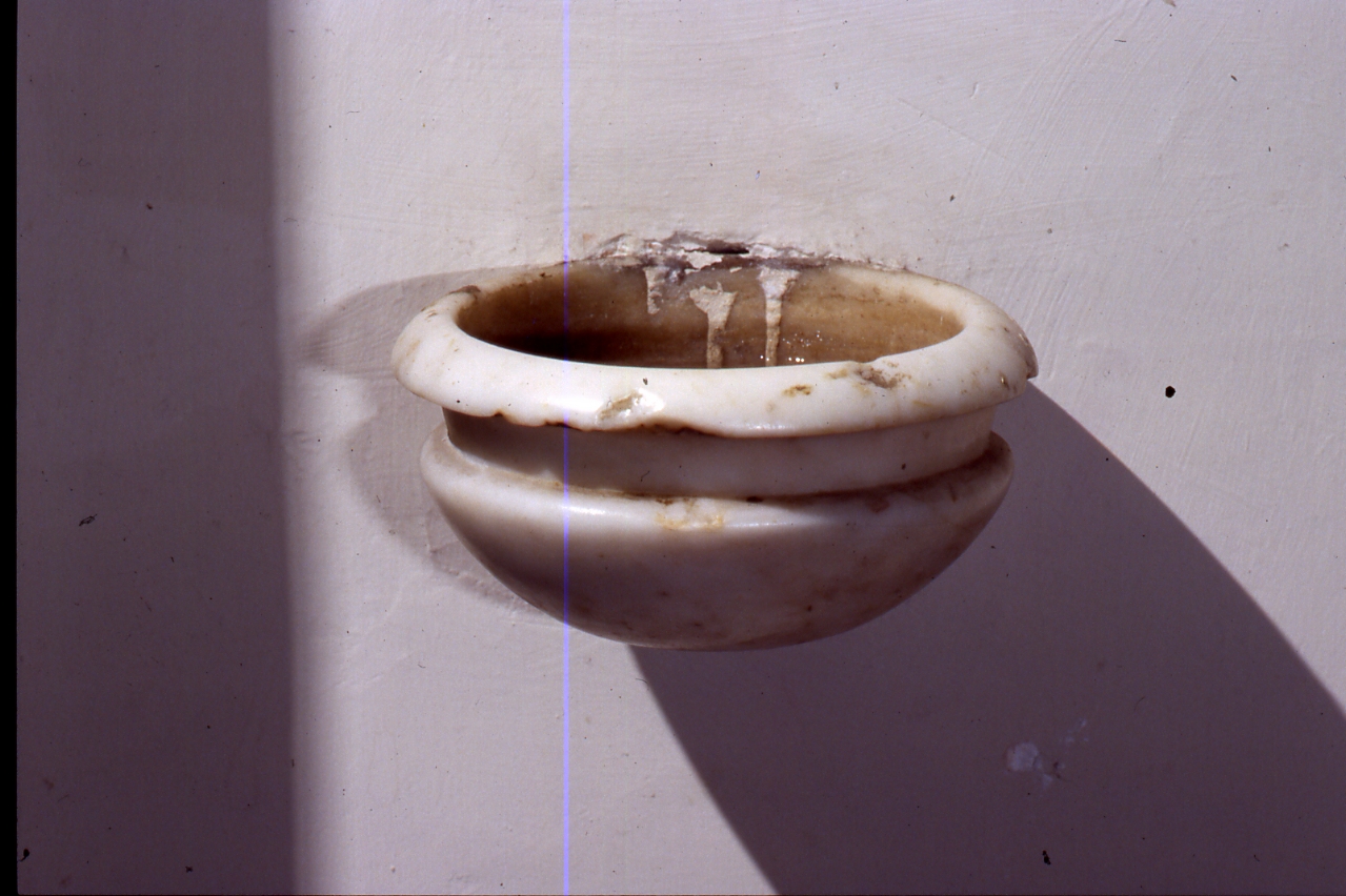 acquasantiera da parete - bottega napoletana (seconda metà sec. XVIII)