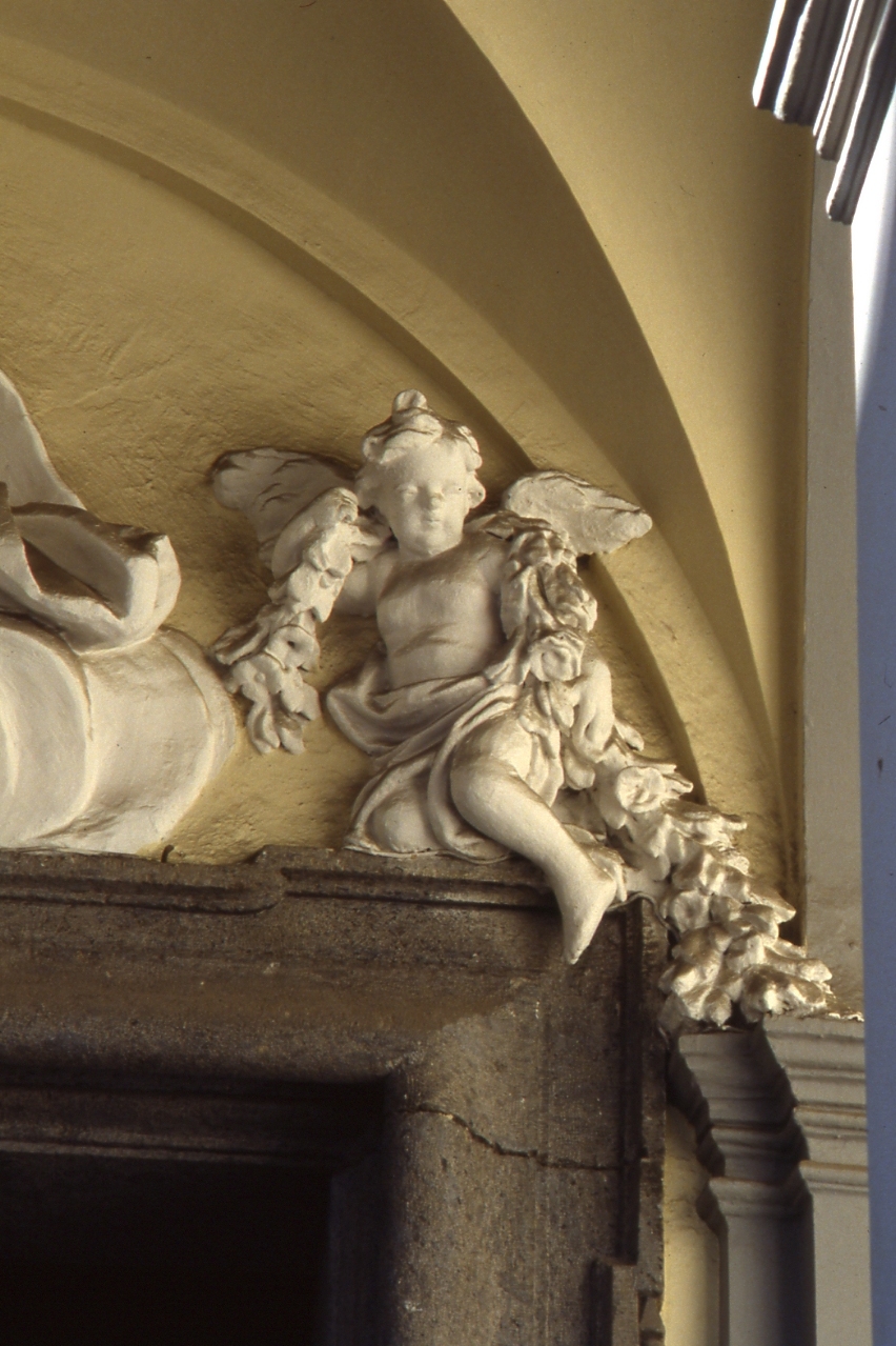 putto (scultura, elemento d'insieme) di Vaccaro Domenico Antonio (scuola) (sec. XVIII)