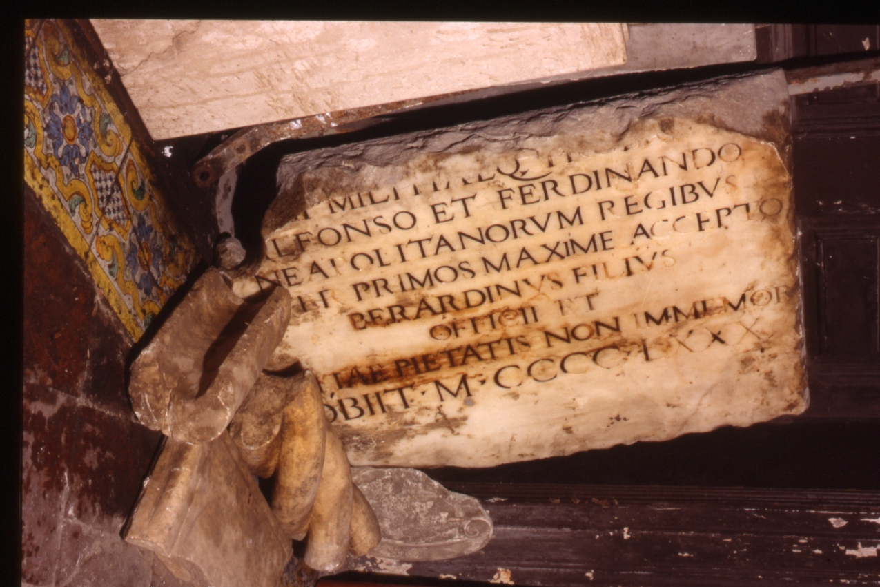 lapide tombale, frammento - bottega napoletana (sec. XV)