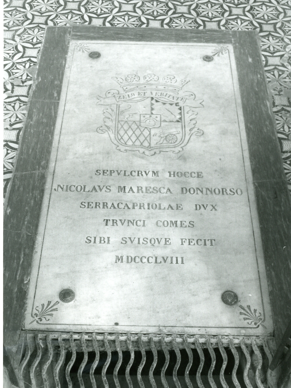 lapide tombale - bottega napoletana (sec. XIX)