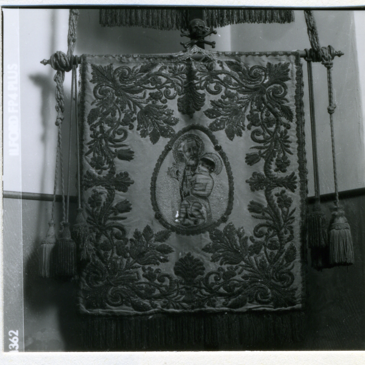 Sant'Antonio da Padova con il bambino (stendardo processionale, serie) - manifattura napoletana (seconda metà sec. XIX)