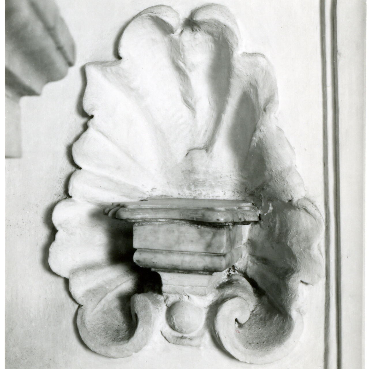 MENSOLA, SERIE - BOTTEGA NAPOLETANA (Prima metà sec. XVIII)