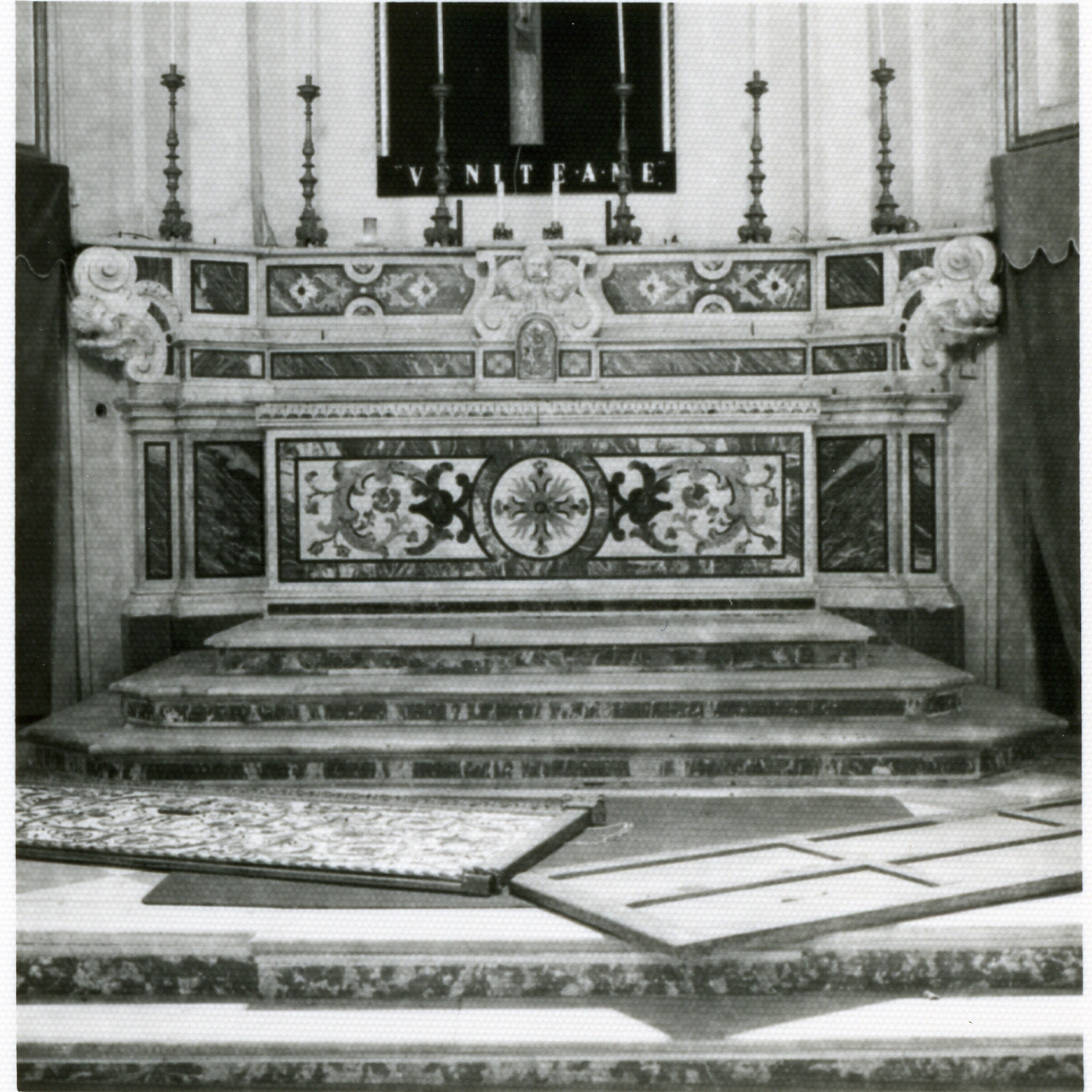 ALTARE MAGGIORE - BOTTEGA NAPOLETANA (PRIMO QUARTO sec. XVIII)