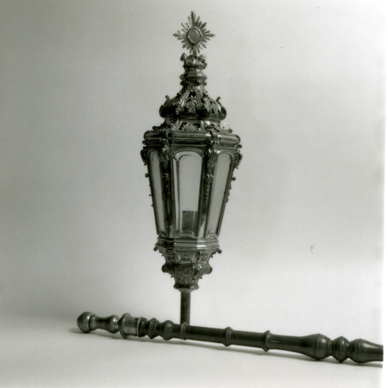 LANTERNA PROCESSIONALE, SERIE - bottega argentiera napoletana (TERZO QUARTO sec. XVIII)