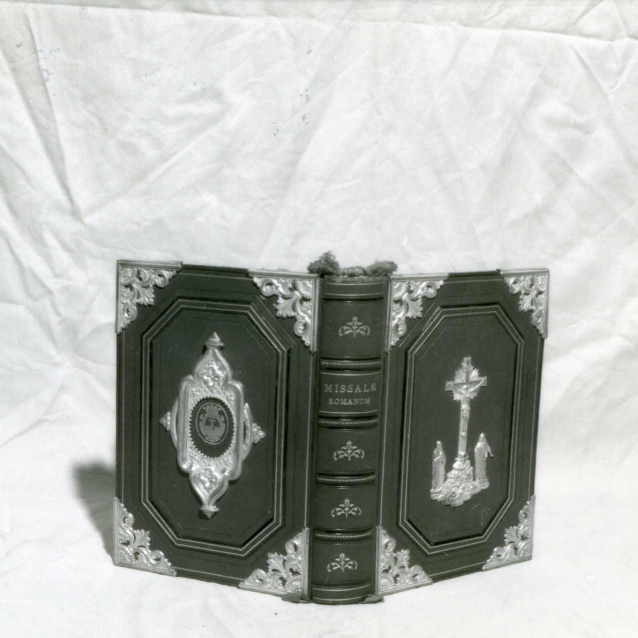 COPERTA DI LIBRO LITURGICO - manifattura napoletana, bottega argentiera napoletana (FINE sec. XIX)