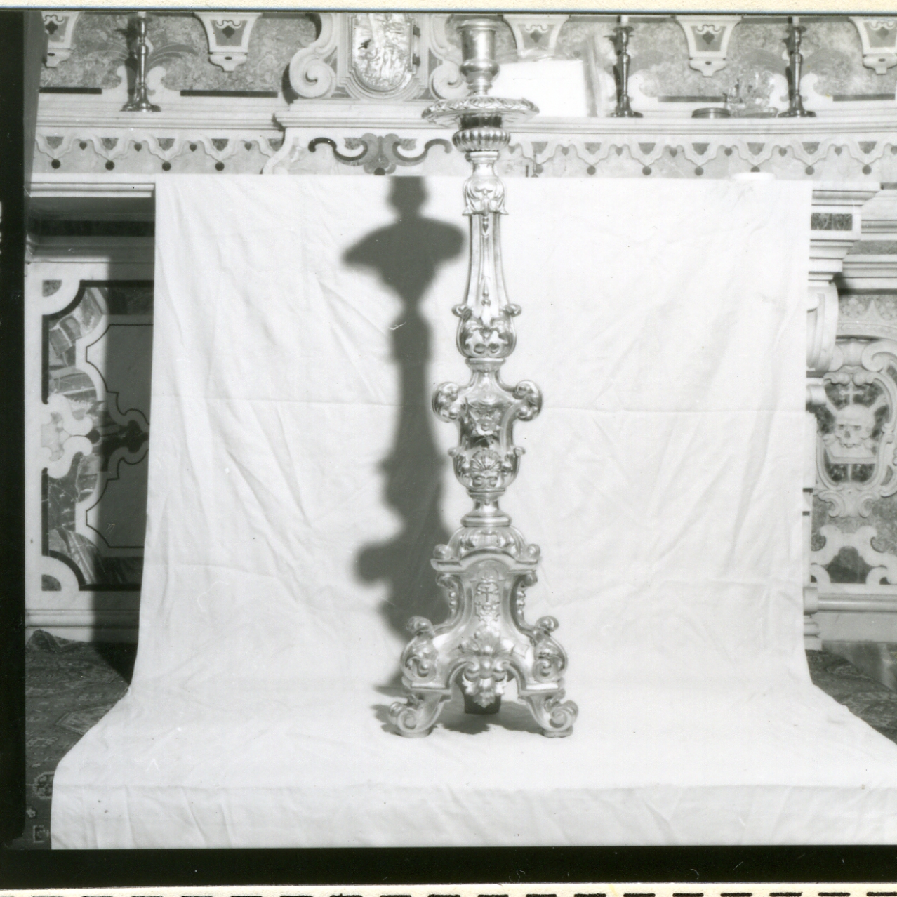 CANDELABRO D'ALTARE, SERIE - manifattura napoletana (Seconda metà sec. XIX)