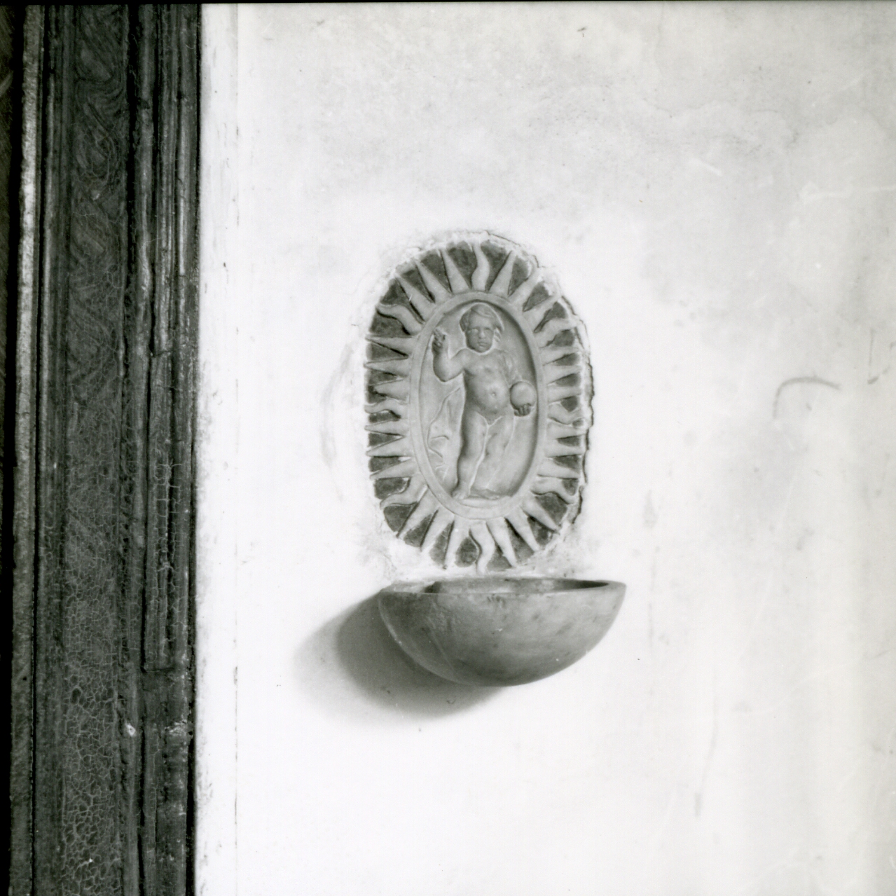 ACQUASANTIERA A MURO, ELEMENTO D'INSIEME - BOTTEGA NAPOLETANA (Metà sec. XVIII)