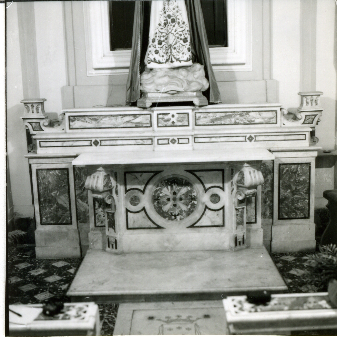 ALTARE - BOTTEGA NAPOLETANA (Prima metà sec. XIX)