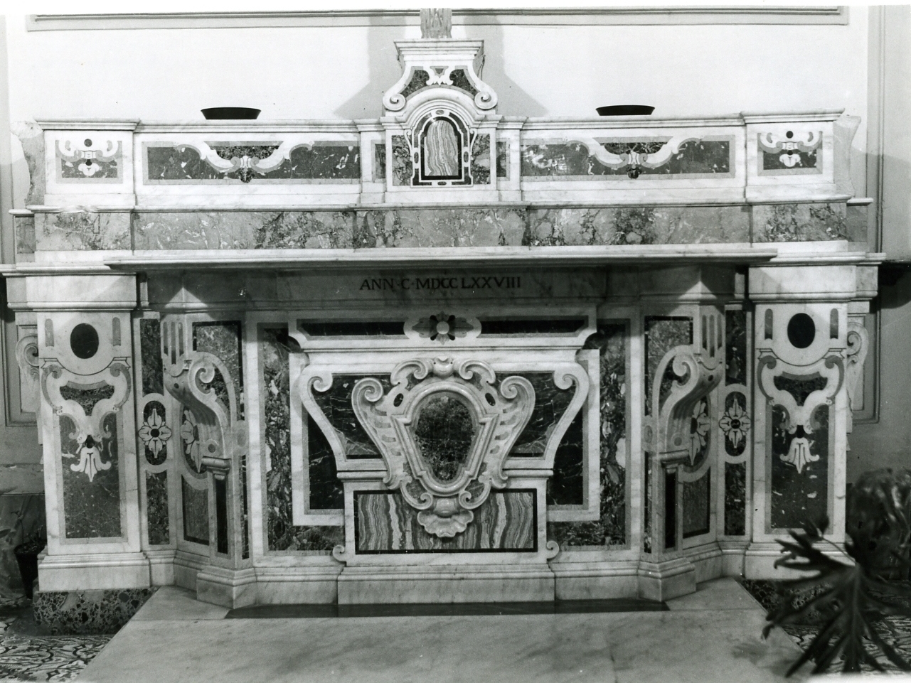 ALTARE - BOTTEGA NAPOLETANA (TERZO QUARTO sec. XVIII)