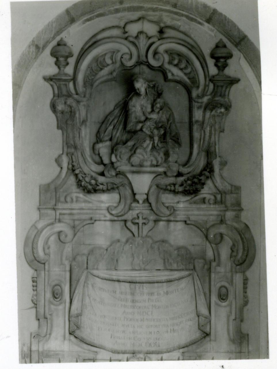 lapide commemorativa, elemento d'insieme di Pelliccia Pietro, Picchiatti Francesco Antonio (sec. XVII)