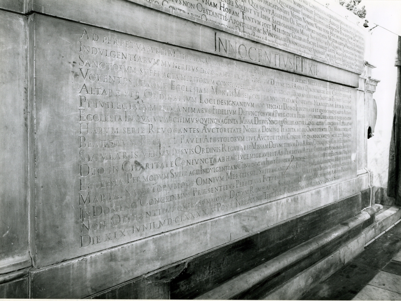 LAPIDE COMMEMORATIVA - ambito napoletano (FINE sec. XVII)