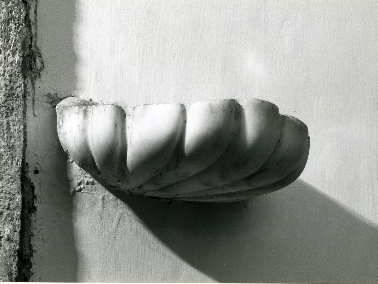 ACQUASANTIERA - A CONCHIGLIA - BOTTEGA NAPOLETANA (Prima metà sec. XVIII)