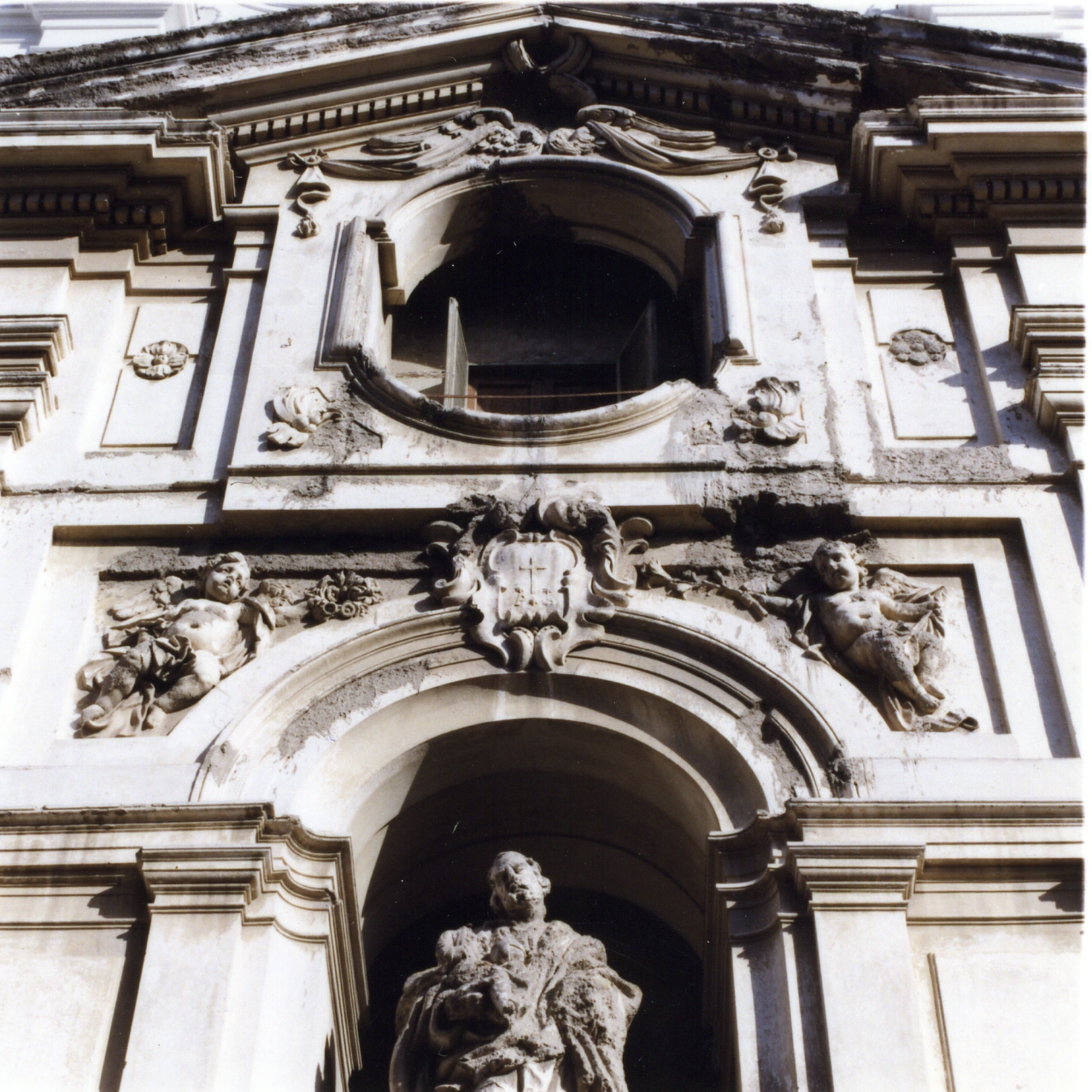 putti (decorazione plastica, complesso decorativo) - bottega napoletana (inizio sec. XVIII)