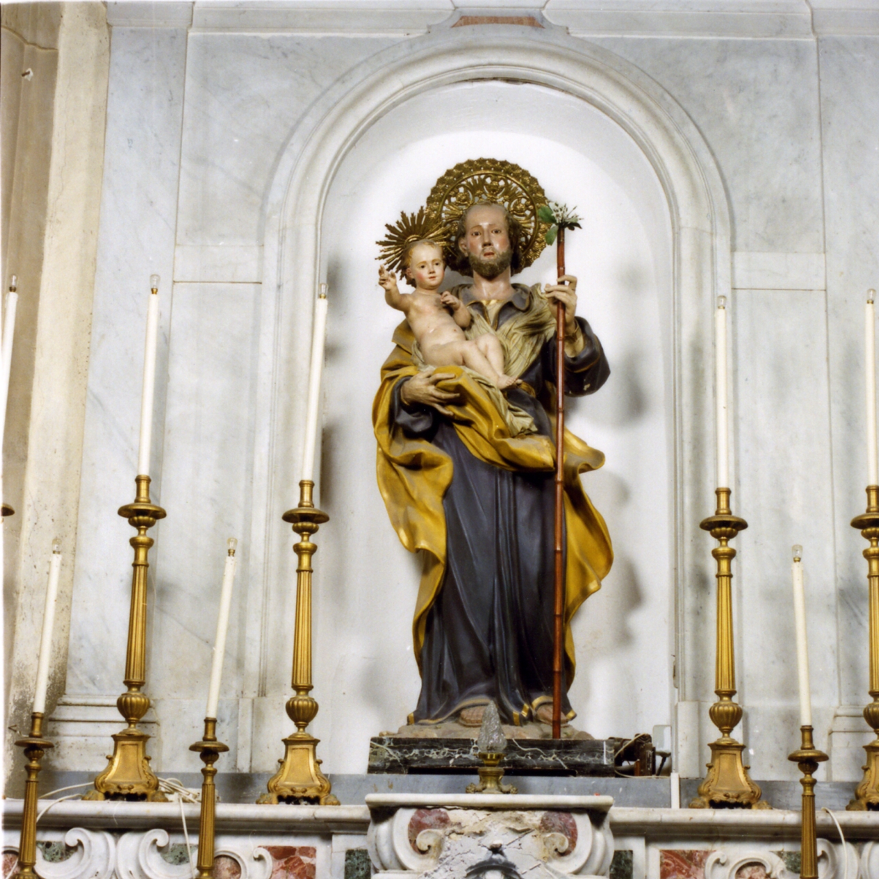 San Giuseppe e Gesù Bambino (scultura) di Fumo Nicola (sec. XVII)