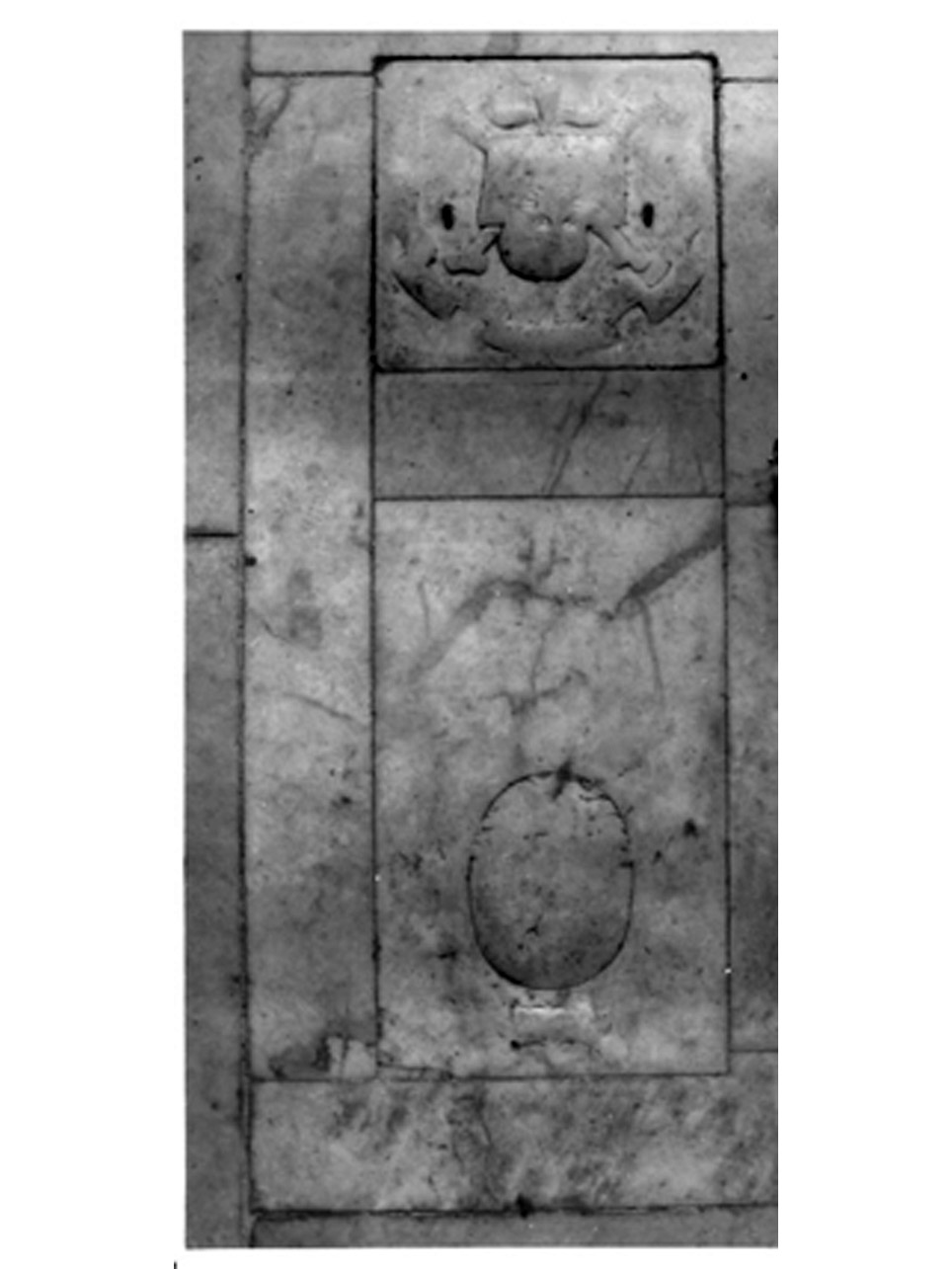 LASTRA TOMBALE - BOTTEGA NAPOLETANA (Metà Sec. XVI)