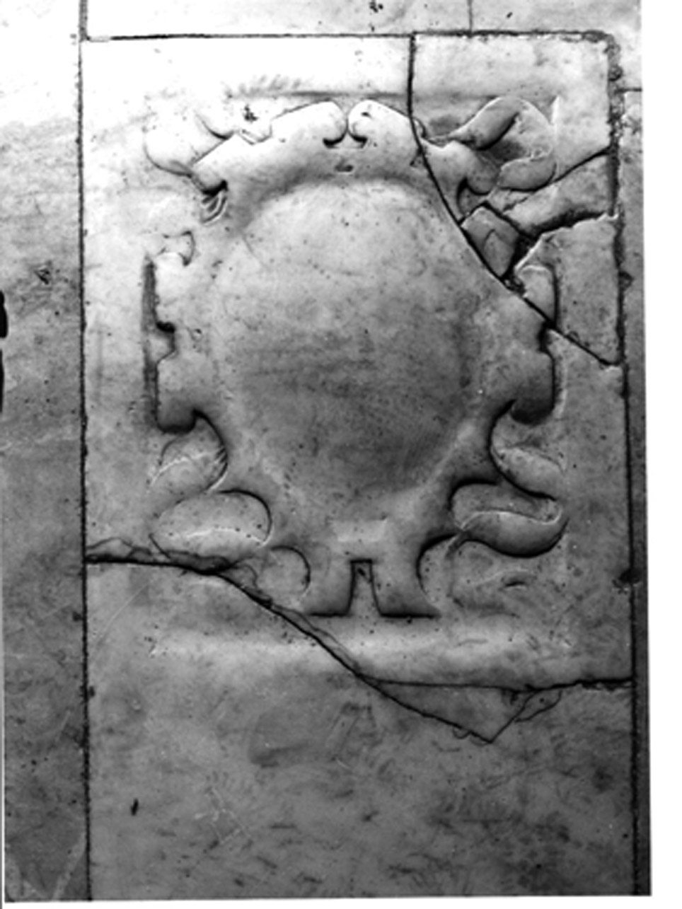 LASTRA TOMBALE - BOTTEGA NAPOLETANA (Metà Sec. XVI)